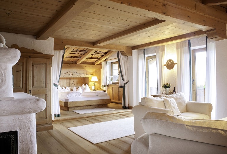 An interior shot of the Bio-Suite above the Kaiserwiese, showcasing the fine Arolla pine.